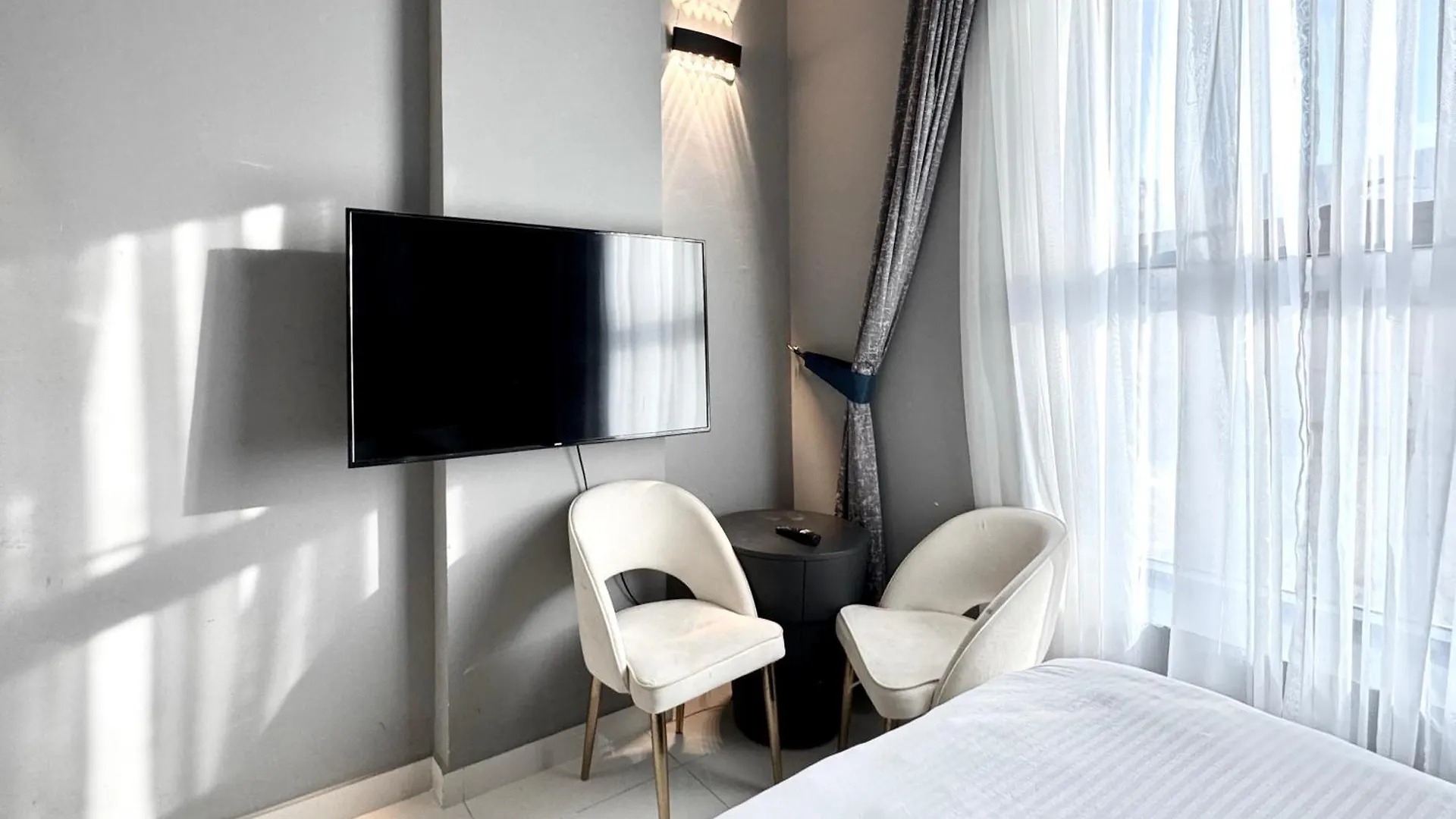 Al Manara Classic Cozy Studio Dubai